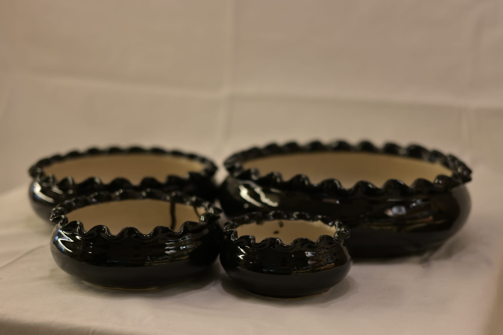Noir Ruffle Ceramic Bowl Set