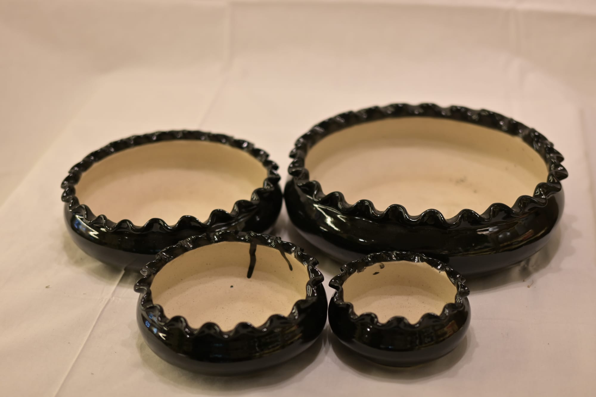 Noir Ruffle Ceramic Bowl Set